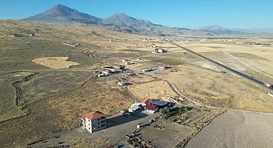 Niğde'de hayvancılık yapan aileler, evlerine elektrik istiyor
