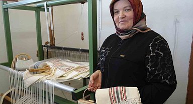 Ninelerini örnek alıp evinin odasını dokuma atölyesine çevirdi, şimdi taleplere yetişemiyor