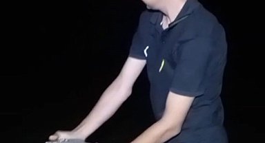 Oltasına takılan yavru sazanı "Büyü de gel" diyerek tekrar suya bıraktı