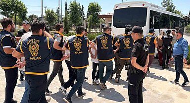 Operasyonla yakalanan sahte bankacılar tutuklandı