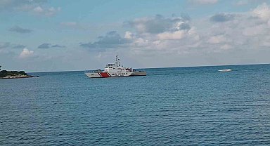 Ordu'da iki konteyner sahile vurdu