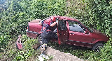 Ordu'da otomobil bahçe duvarına çarptı: 2 yaralı