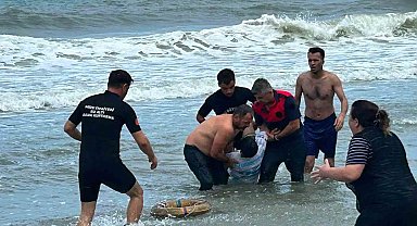 Ordu'da yasağa rağmen denize giren 2 kardeş boğulma tehlikesi geçirdi