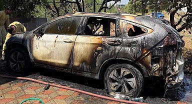 Orman ekipleri, yanan otomobili görüp söndürdü