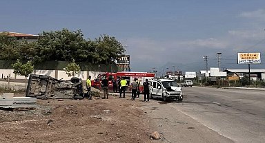 Osmaniye'de hafif ticari araç ile otomobil çarpıştı: 2 yaralı