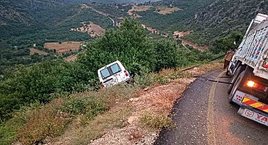 Osmaniye'de yağış nedeniyle yoldan çıkan araç uçuruma düşmekten son anda kurtuldu