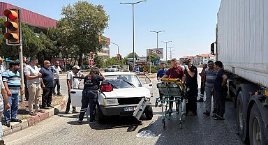 Otomobil ile tır kavşakta çarpıştı: 1 yaralı