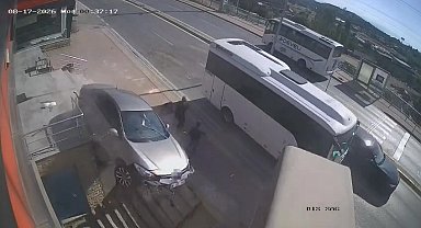 Otomobil merdiven boşluğuna uçtu: 2 kişi ezilmekten saniyelerle kurtuldu