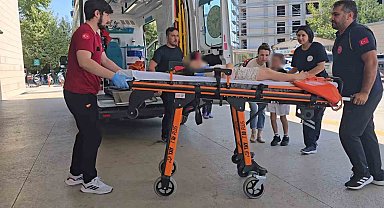 Otomobil motosikletle çarpıştı: 2'si çocuk 3 yaralı