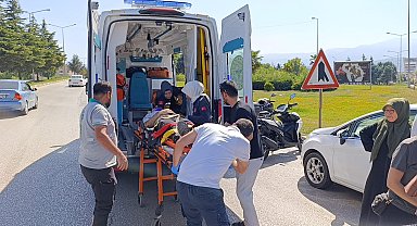 Otomobile çarpan motosiklet sürücüsü ağır yaralandı