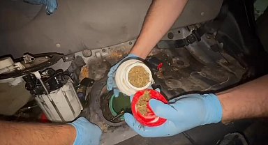 Otomobile zulalanan 6,5 kilo esrar narkotik köpeğiyle bulundu
