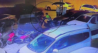 Otomobilin arkasında pusuya yatan çocuk hırsız ile gözcüsü, depremde ailesini ve kolunu kaybeden gencin motosikletini çaldı