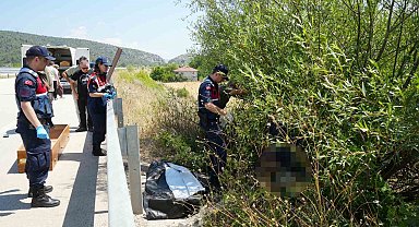 Otomobilin çarptığı bisikletli ağacın altında ölü bulundu, kaçan sürücü kısa sürede yakalandı