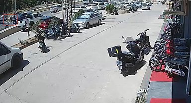Otomobilin çarptığı kadın metrelerce havaya uçarak can verdi