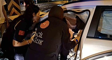 Otomobiliyle direğe çarpan sürücünün can pazarı