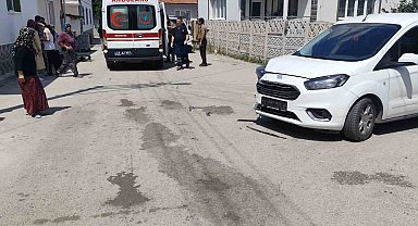 Otomobille çarpışan motosikletin sürücüsü yaralandı