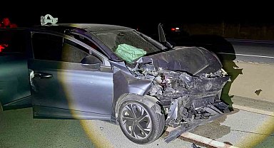 Otomobille hafif ticari araç çarpıştı:8 yaralı