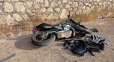 Otomobille kafa kafaya çarpışan motosikletin sürücüsü hayatını kaybetti