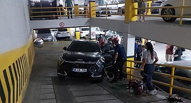 Otoparkta otomobilin altında kalan genç kadın yaralandı