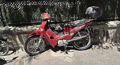 Park halinde bulunan çalıntı motosikletle alakalı inceleme başlatıldı