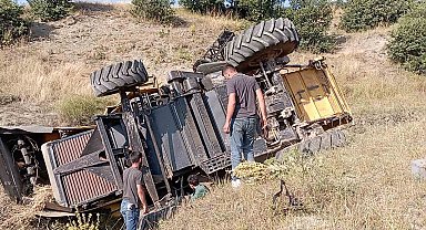Park halindeyken hareket eden biçerdöver dereye devrildi