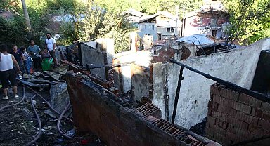 Piknik tüpleri bomba gibi patladı, iki gecekondu küle döndü