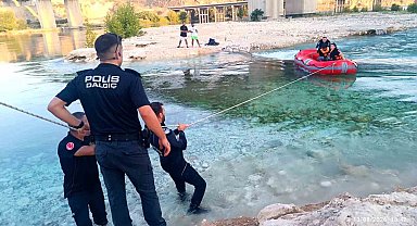 Piknik yaparken köprü altında mahsur kalan 6 kişi kurtarıldı