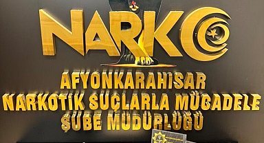 Polis durdurduğu iki otomobilde uyuşturucu ele geçirdi
