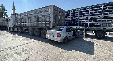 Polisin 'dur' ihtarına uymadı, tırın altına girdi: 1'i ağır 2 yaralı