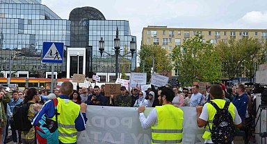 Polonya'daki göçmenlerden uzayan ikamet işlemlerine karşı ilk protesto