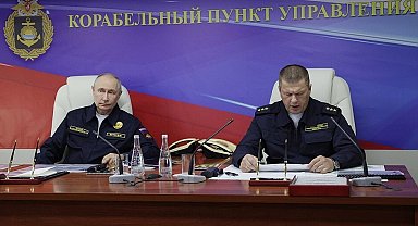 Putin, Pasifik Filosu'nun amiral gemisi Varyag kruvazörünü gezdi