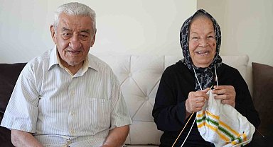 Rüyası hayatına yön verdi, yarım asırdır çocuklar için örgü örüyor: 72 yıllık eşi en büyük destekçisi