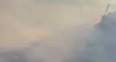 Saman balyalarında çıkan yangın eve sıçradı