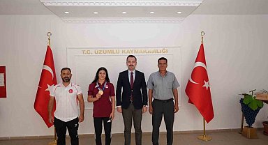 Şampiyon Elvira'ya tebrik