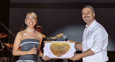 Sanatçı Hande Ünsal'dan evlilik teklifine ''ilginç'' yorumu
