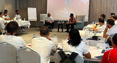 Sarıgül, UEFA Fitness B-1 Kursunda tecrübelerini paylaştı