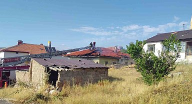 Şarkışla'da müstakil evde yangın: 1 kişi dumandan etkilendi