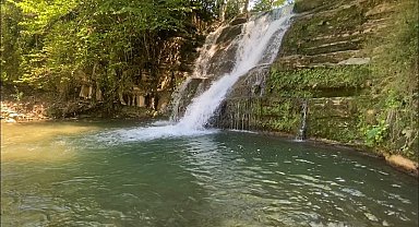 Şelaleden düşen genç yaralandı