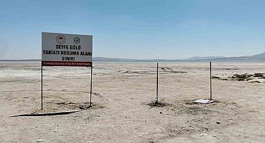 Seyfe Gölü'nde bilgilendirme tabelalarına vandalizm