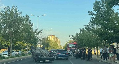 Seyir halindeki otomobil takla attı: 2 yaralı