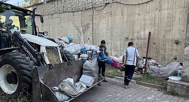 Siteyi karton yığınına çevirdiler, temizlik sırasında tepki gösterdiler