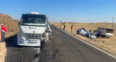 Siverek'te otomobil ile çekici çarpıştı: 3 yaralı