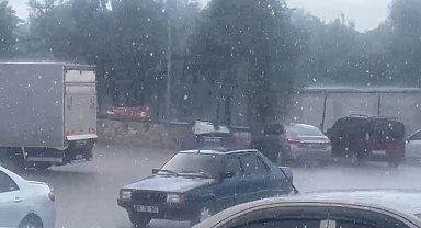 Sivrihisar'da sağanak yağmur etkili oldu
