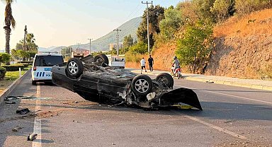 Takla atan otomobil palmiye ağacına çarptı: 1 yaralı