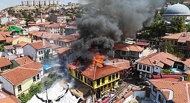 Tarihi Odunpazarı Evleri bölgesinde korkutan yangın: 2 kişi dumandan etkilendi