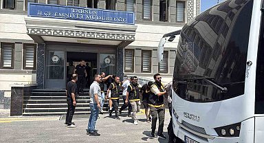 Tarsus'ta alacak verecek kavgası kanlı bitti: 2 kuzen öldü, 6 şüpheli adliyede