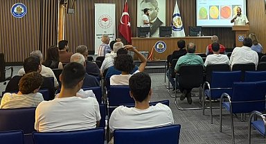 Tarsus'ta turunçgil üreticilerine doğru hasat eğitimi