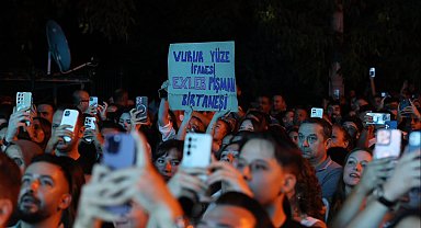 Tavas Zeybek Festivalinde Merve Özbey coşkusu yaşandı