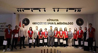 Tavşanlı'nın başarılı sporcuları 7 kupa ve 19 Türkiye derecesi elde etti