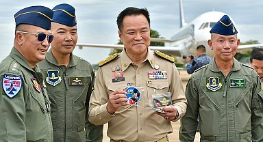 Tayland Başbakanı'nın kullandığı uçağa F-16'lar eşlik etti